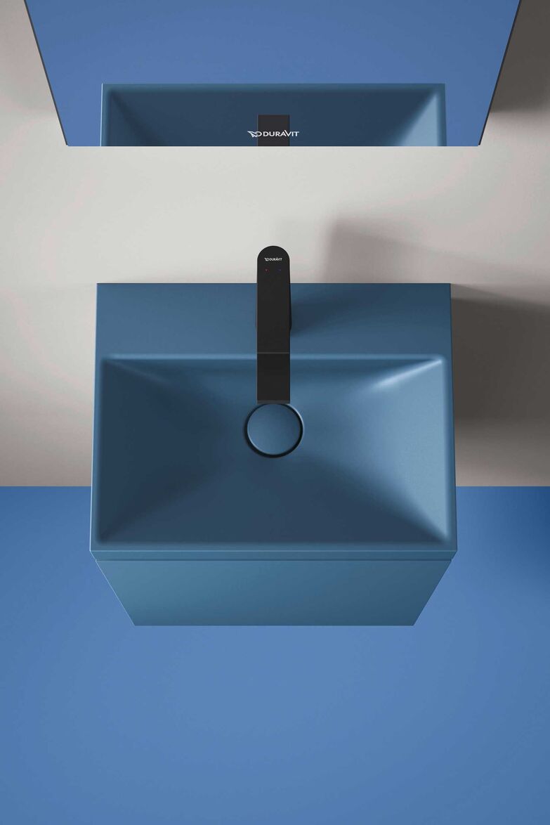 Mit «Vitrium» sorgt Duravit für viel Farbe im Badezimmer. Die Serie umfasst Möbel, wie Waschtischunterbauten und einen Hochschrank, sowie Waschbecken. Duravit, www.duravit.ch