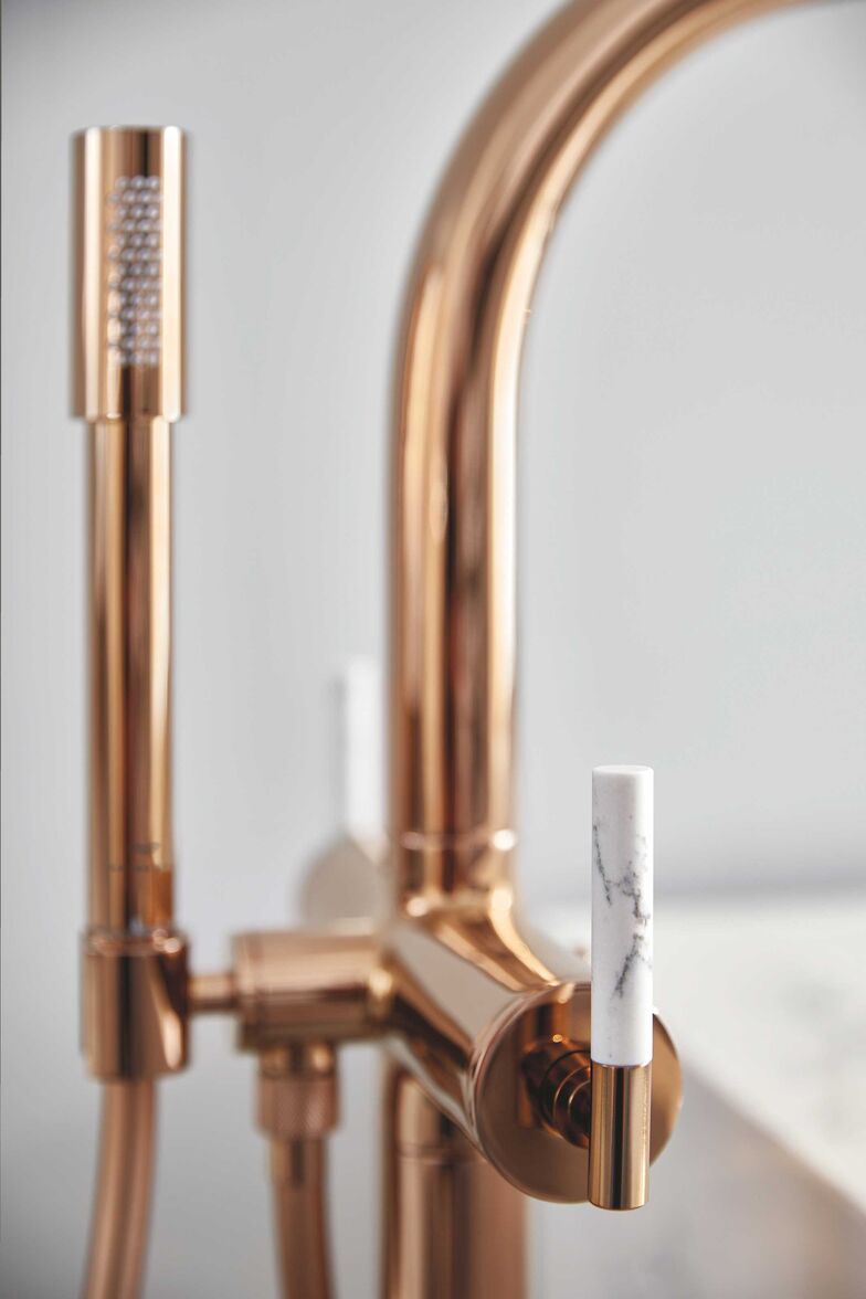 Die Kollektion «Atrio» bietet eine Vielzahl an verschiedenen Farben, Materialien, Oberflächen und Griffen, durch die das Badezimmer eine eigene Handschrift erhält. Grohe, www.grohe.com