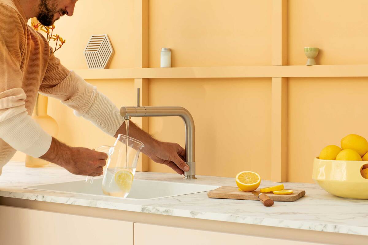Darf es etwas gekühltes, sprudelndes oder stilles Wasser sein? Kochendwasser-Hahn von Quooker Schweiz AG.