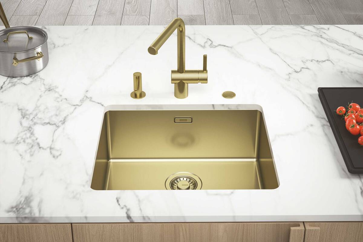 Die F-Inox-Technologie ist eine spezielle Nanobeschichtung, die die Oberfläche extrem kratzfest macht und die Pflege erleichtert. Franke Küchentechnik AG.