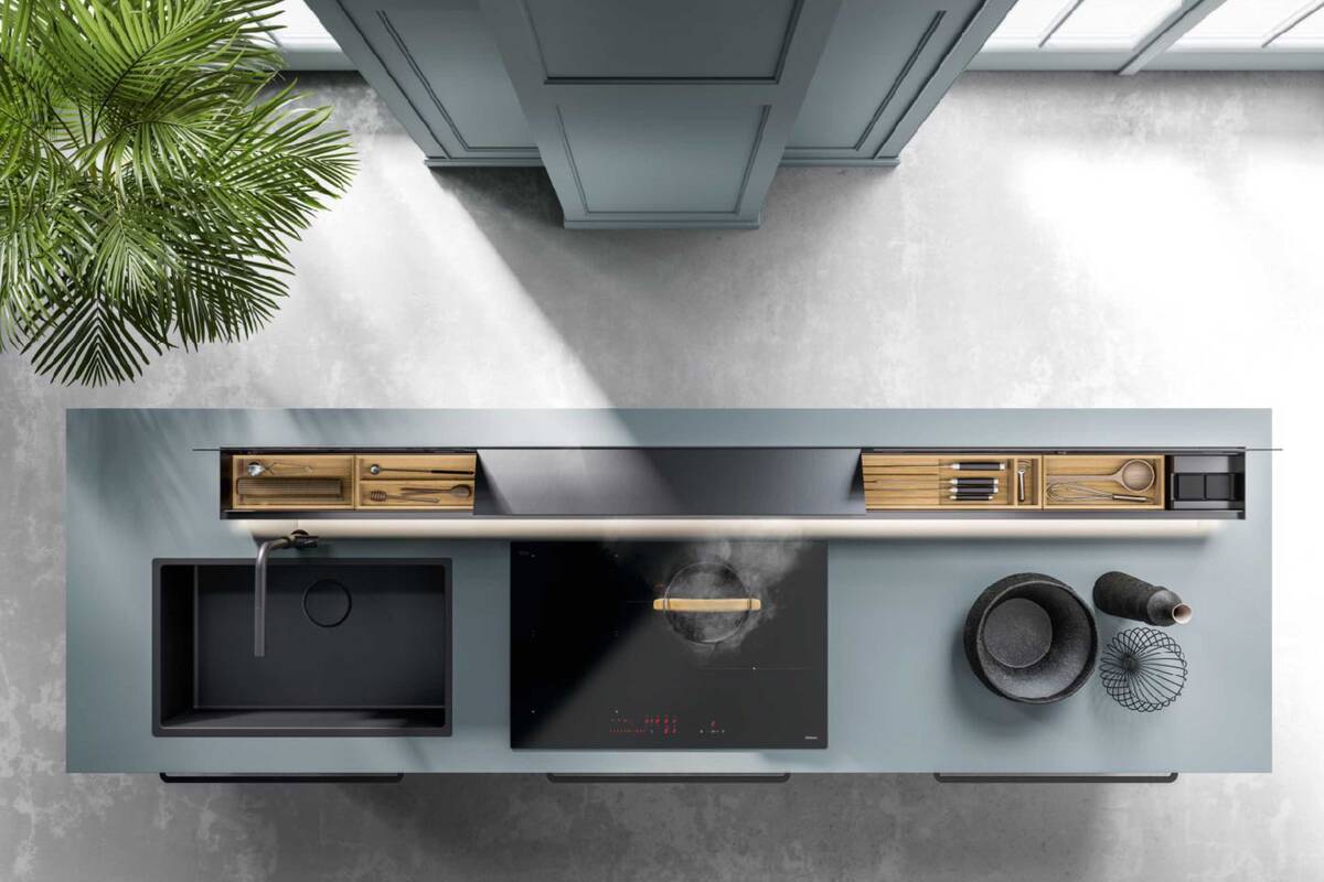 Die «Shelf»-Abluftversion ermöglicht maximale Luftabzugsleistung bei leisem Betrieb. Dies wird durch die Nutzung eines stärkeren Motors erreicht, der in grösserer Entfernung im oder ausserhalb des Hauses positioniert werden kann. Falmec über Fors AG.