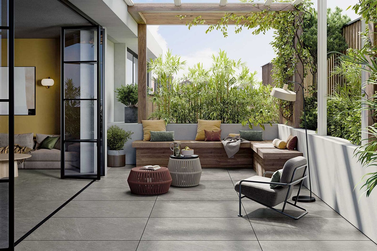 Feinsteinzeug-Platten sind richtige Alleskönner: Innen und aussen eingesetzt, verbinden sie die beiden Bereiche und erweitern den Wohnraum auf natürliche Art und Weise. Das Material zeichnet sich besonders durch seine Strapazierfähigkeit aus. Es ist frost- und säurebeständig, kratzfest, fleckenresistent und zeigt keine Verfärbungen durch Feuchtigkeit. Marmobisa AG, www.marmobisa.ch