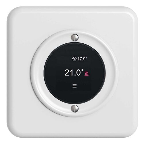 Smarte Heizsteuerung: Der Matter-Displaythermostat der Feller AG reguliert die Raumtemperatur nach individuellen Wünschen und ist als Einzelgerät oder als übergreifendes Smarthome-System mit anderen Herstellern, beispielsweise dem Apple HomeKit, Google Home, Amazon Alexa oder Samsung SmartThings einsetzbar. In Verbindung mit einer Wärmepumpe kann das Raumklima bedarfsgerecht gesteuert werden. Die Steuerung erfolgt flexibel über ein Mobilgerät. Kommuniziert wird mittels Touchscreen oder Sprachfunktion, auch aus der Ferne. Ein integrierter Sensor erkennt geöffnete Fenster oder Türen und unterbricht bei plötzlichen Temperaturschwankungen die Wärmeregulierung für zwanzig Minuten. Feller AG, www.feller.ch