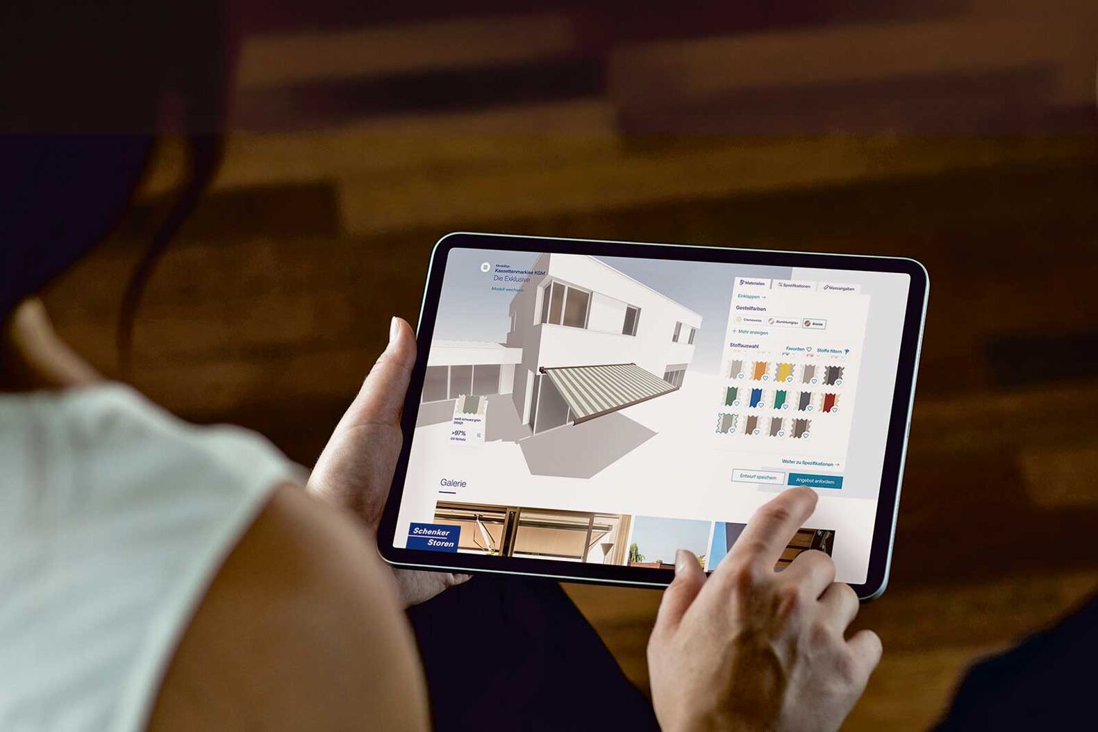 Sonnenstoren, Online-Offerte: In nur wenigen Schritten lässt sich zuhause online die perfekte Sonnenstore definieren. Die Schenker Storen AG hat einen Konfigurator entwickelt, mit dem man seine Traum-Sonnenstore rund um die Uhr gestalten und definieren kann. In drei Schritten kommt man zum Ziel: Den Online-Konfigurator (https://konfigurator.storen.ch) starten. 1. Wählen, wo die Sonnenstore platziert sein soll und Grösse angeben. 2. Aus den geeigneten Modellvarianten die bevorzugte wählen, Farbe und Stoffdesign aussuchen. 3. Zusätzliche Optionen angeben. Fertig. Innerhalb von Minuten wird ein massgeschneidertes Richtpreisangebot erstellt; die Offerte kommt per Mail. Falschmachen kann man nichts. www.storen.ch