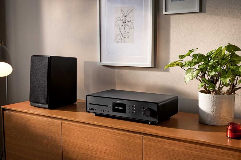Auch das Home-Entertainment lässt sich ins Smarthome-System einbinden, hier der Server «Gira X1» mit Komponenten von Sonoro. www.gira.ch