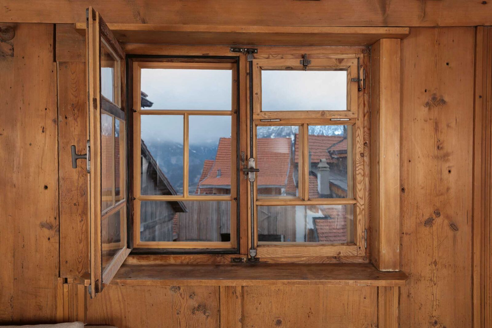 Die Erhaltung der historischen Fenster ist aus gestalterischen und denkmalpflegerischen Überlegungen sinnvoll und zahlt sich monetär aus.