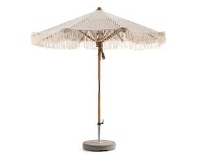 Darf es ein bisschen Ibiza-Flair sein? Der Sonnenschirm mit dem kunstvollen Macramé-Schirmdach bringt Boho-Atmosphäre in den Garten. Das Gestell aus robustem Teakholz vervollständigt den natürlichen Look. Hunn Gartenmöbel AG.