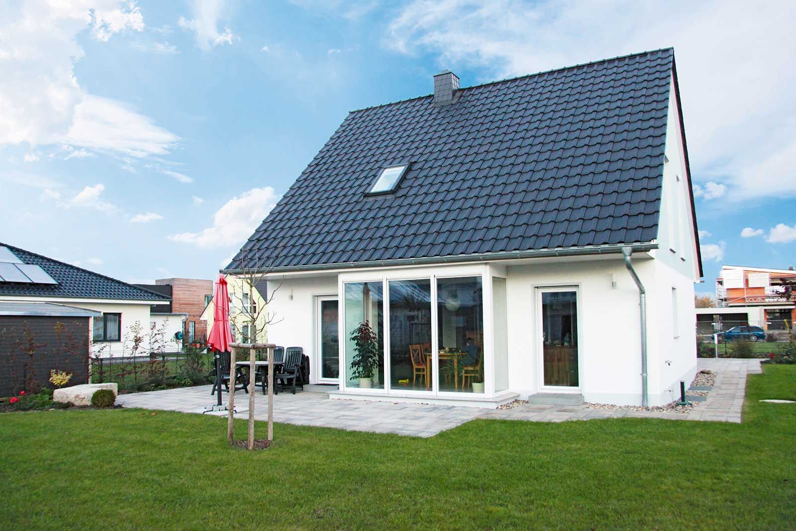 Eine fünfköpfige Familie braucht immer Platz: Deshalb wurde der Keller des kleinen Hauses vorausschauend als zusätzlicher Wohnraum konzipiert. 