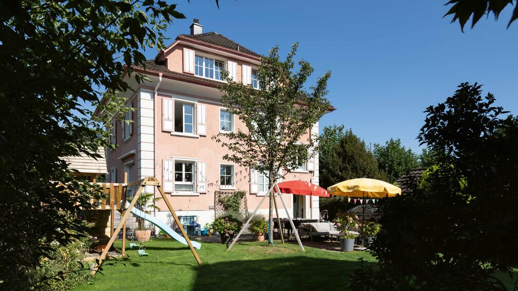 Stadtvilla mit Bergsicht