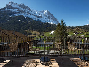 Vom Hotel Glacier aus geniesst man den imposanten Blick auf die Eigernordwand.
