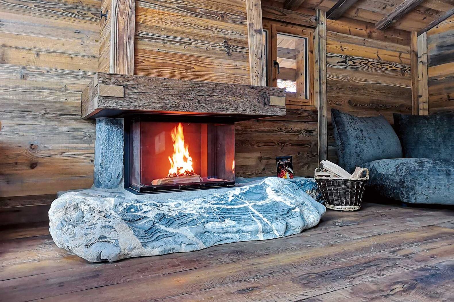 Die Cheminée-Einsätze von Staffieri vereinen wohlige Wärme mit durchdachter Technik. Sie verfügen über ein Belüftungssystem und ein hitzebeständiges Keramikglas. Die Einsätze gibt es in verschiedenen Modellen und erfüllen aktuelle Sicherheits- und Umweltstandards. Staffieri AG, www.cheminee-staffieri.ch