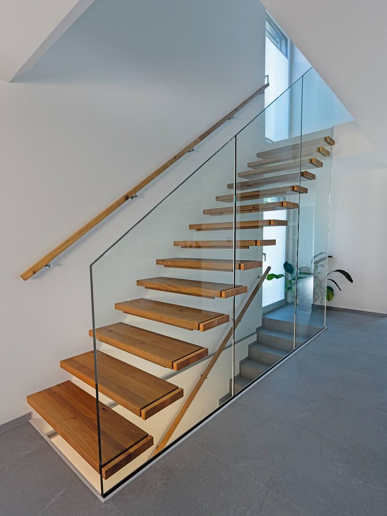 Beim Bau oder bei der Renovation eines Hauses gibt es vieles zu beachten – dazu gehört auch die Treppe. Deshalb lohnt es sich, auf die Expertise eines Spezialisten wie die Keller Treppenbau AG zu setzen. Die Devise lautet dabei: Preiswert, aber nicht auf Kosten des Nutzens. www.keller-treppen.ch