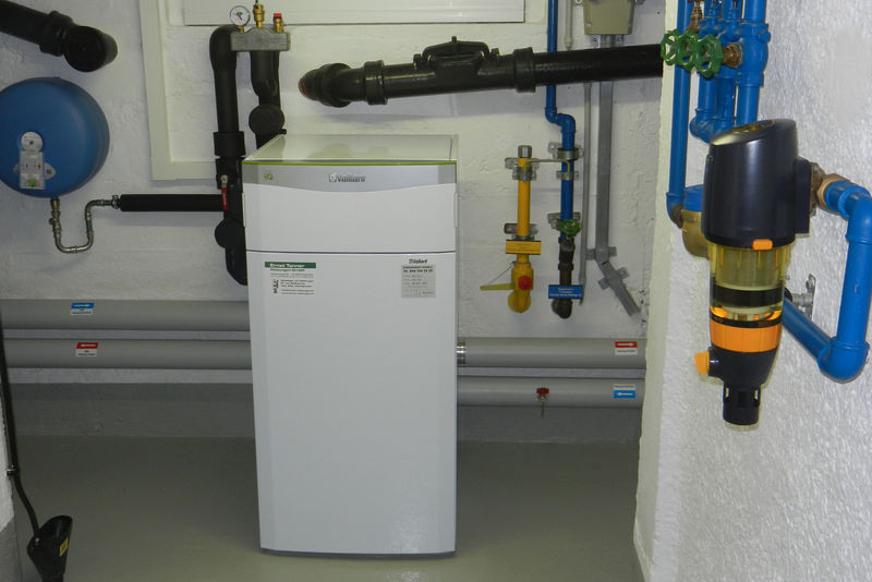 Leise und energieeffizient: Im Keller wurde eine Luft-Wasser-Wärmepumpe mit nachhaltiger «Green iQ»-Technik von Vaillant installiert.