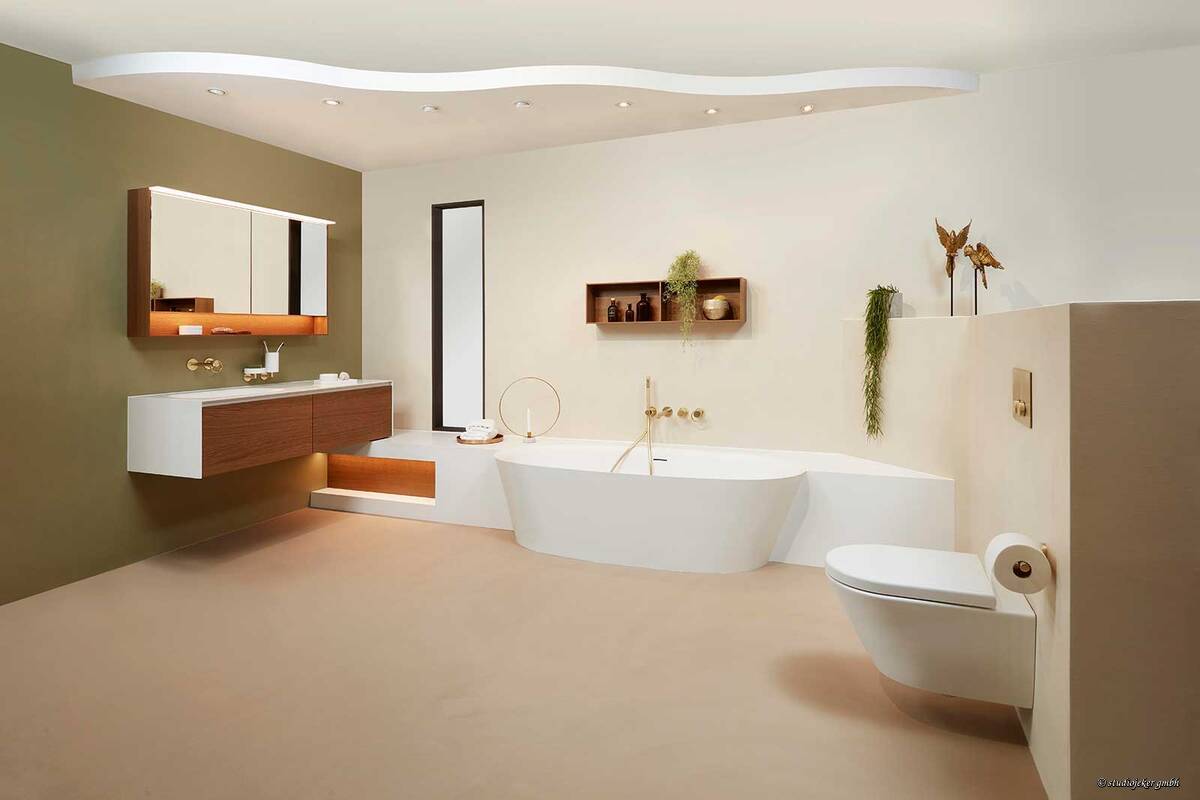 Details wie der Bademischer aus gebürstetem Messing sorgen für ein modernes Wellness-Ambiente und ein luxuriöses Badeerlebnis, das Körper und Geist entspannt. Sabag Biel/Bienne.