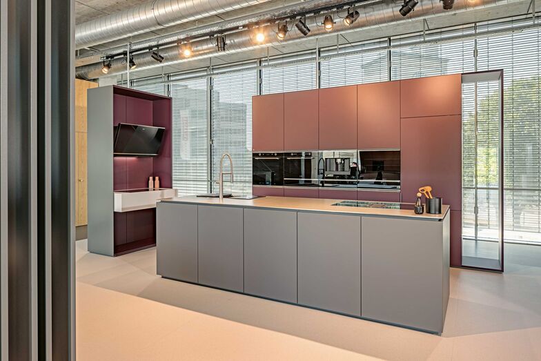 Im Showroom von Franke im ersten Stock haben die verschiedenen Produktfamilien Smart, Maris (hier im Bild) und Mythos jeweils einen eigenen Präsentationsplatz.