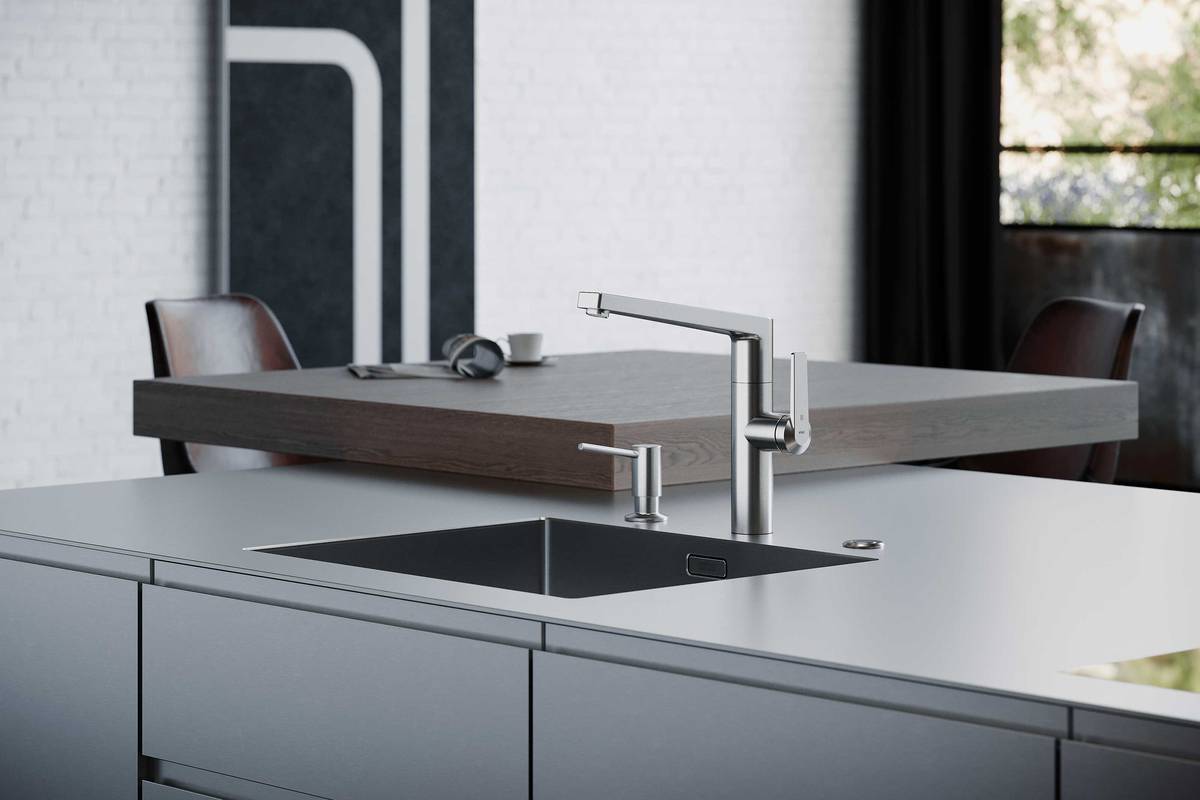 «KWC DOMO E» ist aus dem Werkstoff, der sich in der Küche absolut eignet: Edelstahl ist durch seine unvergleichlichen antibakteriellen Eigenschaften absolut hygienisch. Selbst auf häufig berührten Bauteilen können sich keine Bakterien festsetzen. KWC.