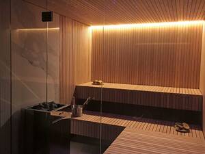 Schwierige Raumverhältnisse sind für die Profis der Ging Saunabau AG kein Problem. Denn die massgeschneiderten Einzelanfertigungen der Ging Bio-Sauna finden überall einen Platz. Übrigens: Im Gegensatz zur finnischen Sauna bietet die Bio-Sauna bei weniger Hitze ein schonenderes Wellnesserlebnis und ist somit eine Kombination aus Sauna und Dampfbad. Ging Saunabau AG.