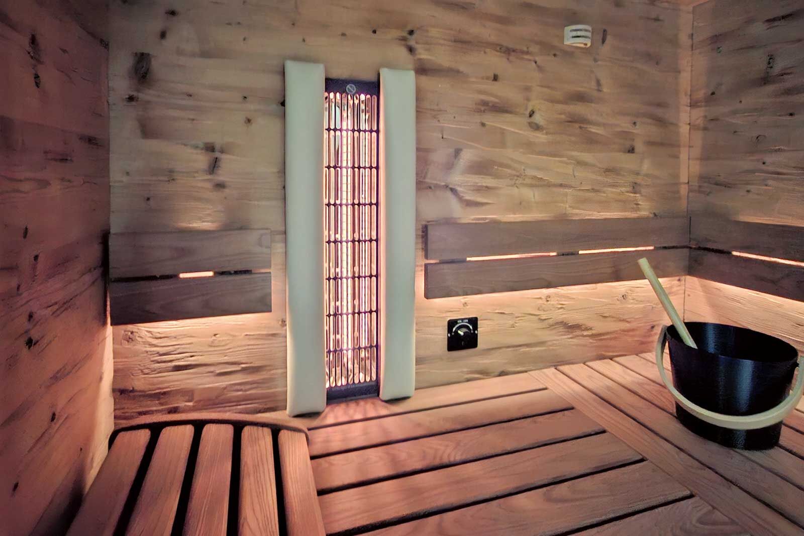 Sauna World verwendet ausschliesslich Saunahölzer, welche den hohen Anforderungen bezüglich Temperatur und Feuchtigkeit gerecht werden.